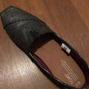 Toms Classic Black Metallic Burlap